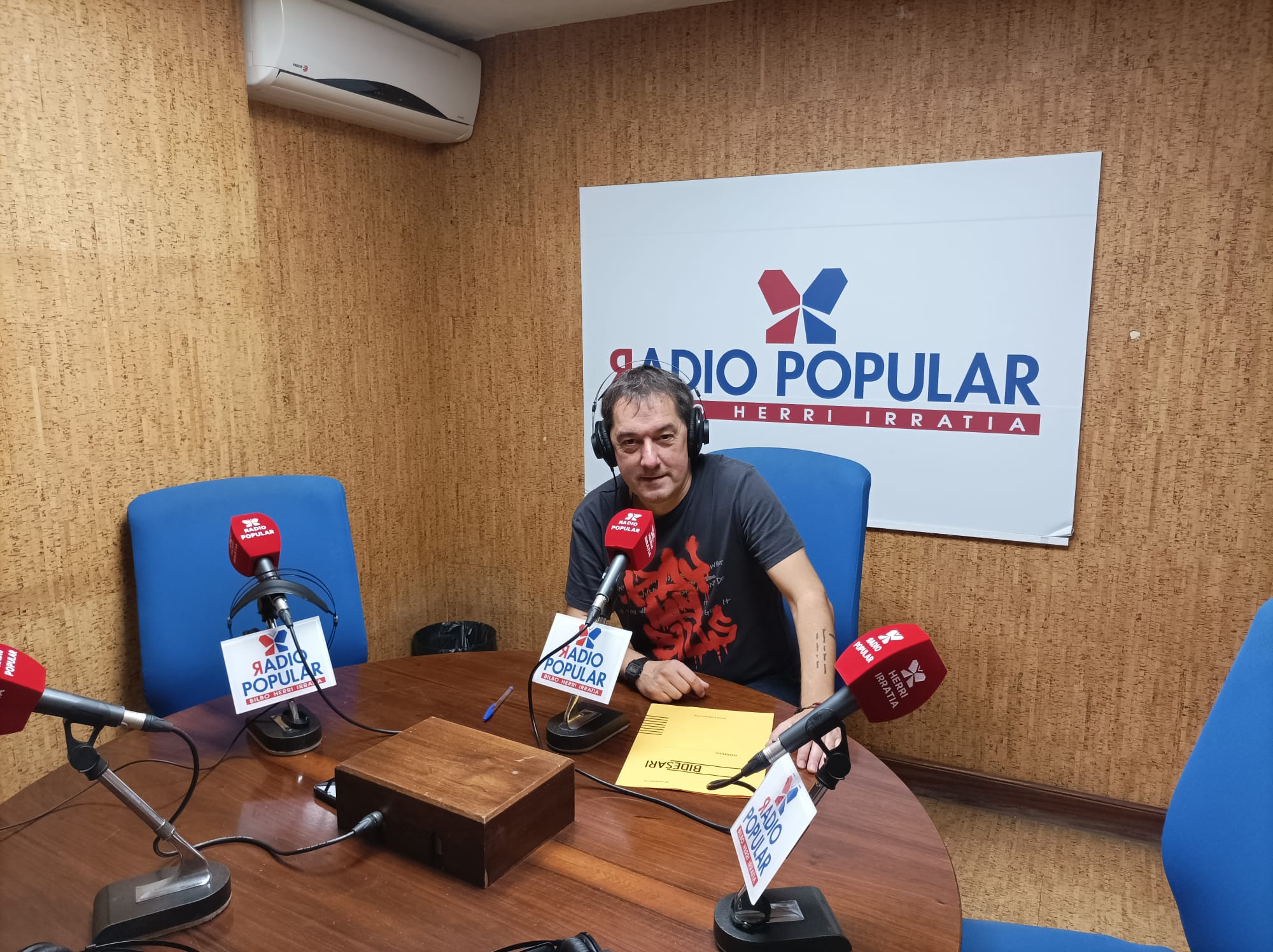 Entrevista en Radio Popular